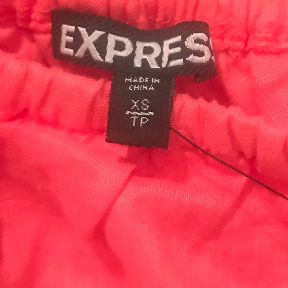 Price Firm-Express Shoulder Ruffle Top - Picture 3 of 8